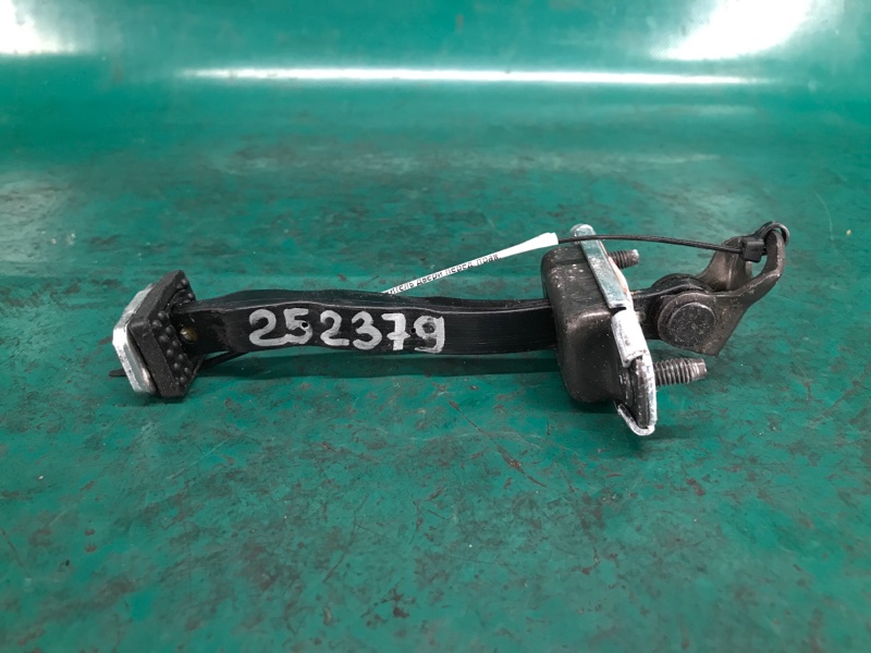 Запчасть ограничитель двери передний правый KIA SOUL PS 13-19 2016 PS 2.0 G4NC 79390-B2000 Б/У Ограничитель двери передний правый KIA SOUL PS 13-19 2016 PS 2.0 G4NC 79390-B2000 Б/У