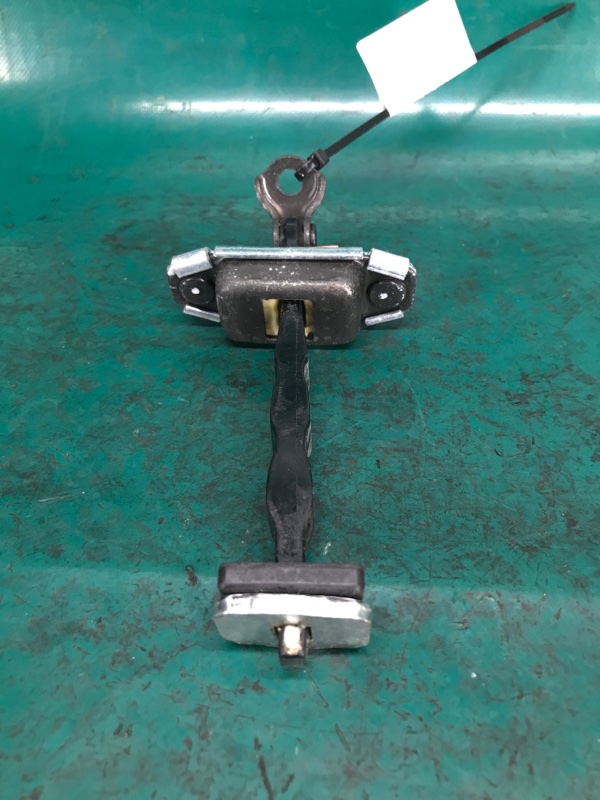 Ограничитель двери передний правый SOUL PS 13-19 2016 PS 2.0 G4NC Ограничитель двери передний правый SOUL PS 13-19 2016 PS 2.0 G4NC