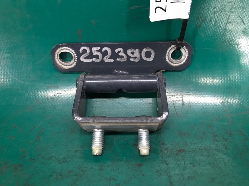 Запчасть петля крышки багажника правая KIA SOUL PS 13-19 2016 PS 2.0 G4NC 79710-1D000 Б/У Петля крышки багажника правая KIA SOUL PS 13-19 2016 PS 2.0 G4NC 79710-1D000 Б/У