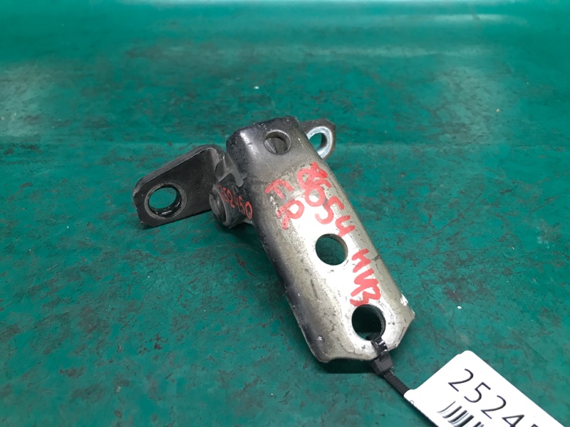 Петля двери нижняя передняя правая MITSUBISHI ASX / OUTLANDER SPORT 10-21 2015 Внедорожник 2.0 4B11 5702A063 Б/У