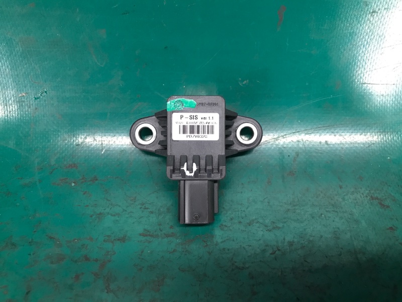 Запчасть датчик удара передний правый KIA SOUL PS 13-19 2016 PS 2.0 G4NC 95920-A3000 Б/У Датчик удара передний правый KIA SOUL PS 13-19 2016 PS 2.0 G4NC 95920-A3000 Б/У