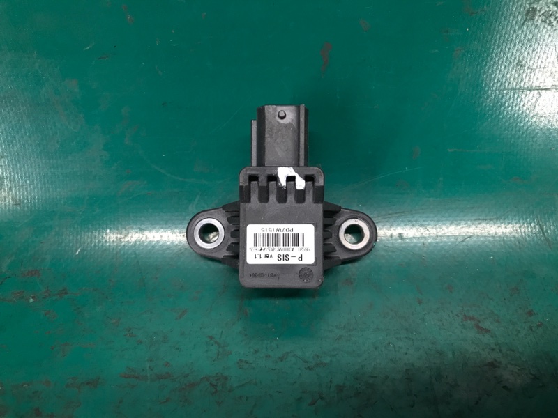 Запчасть датчик удара передний левый KIA SOUL PS 13-19 2016 PS 2.0 G4NC 95920-A3000 Б/У Датчик удара передний левый KIA SOUL PS 13-19 2016 PS 2.0 G4NC 95920-A3000 Б/У