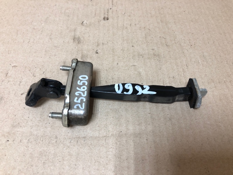 Запчасть ограничитель двери задний правый INFINITI QX60/JX35 12-20 2016 L50 3.5 VQ35DE 82430-3JA0A Б/У Ограничитель двери задний правый INFINITI QX60/JX35 12-20 2016 L50 3.5 VQ35DE 82430-3JA0A Б/У