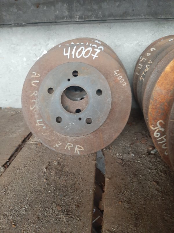 Запчасть тормозной диск задний TOYOTA AURIS 06-12 42431-02380 Б/У Тормозной диск задний TOYOTA AURIS 06-12 42431-02380 Б/У