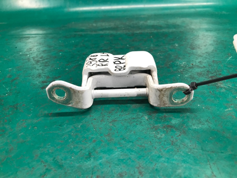 Петля двери верхняя задняя левая SENTRA B17 12-21 2015 Седан 1.8 MRA8DE Петля двери верхняя задняя левая SENTRA B17 12-21 2015 Седан 1.8 MRA8DE