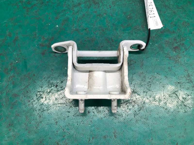 Петля двери верхняя задняя левая SENTRA B17 12-21 2015 Седан 1.8 MRA8DE Петля двери верхняя задняя левая SENTRA B17 12-21 2015 Седан 1.8 MRA8DE