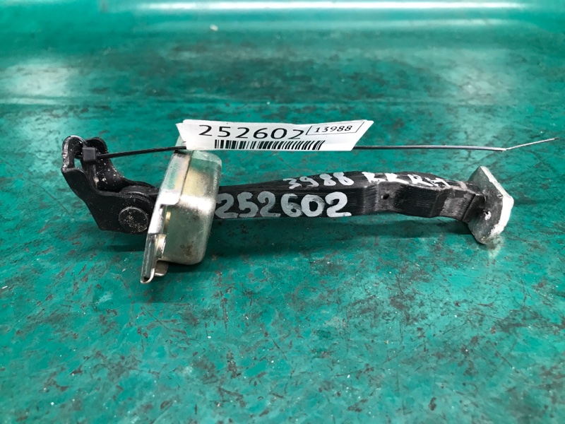 Запчасть ограничитель двери задний правый NISSAN SENTRA B17 12-21 2015 Седан 1.8 MRA8DE 82430-3RA0A Б/У Ограничитель двери задний правый NISSAN SENTRA B17 12-21 2015 Седан 1.8 MRA8DE 82430-3RA0A Б/У