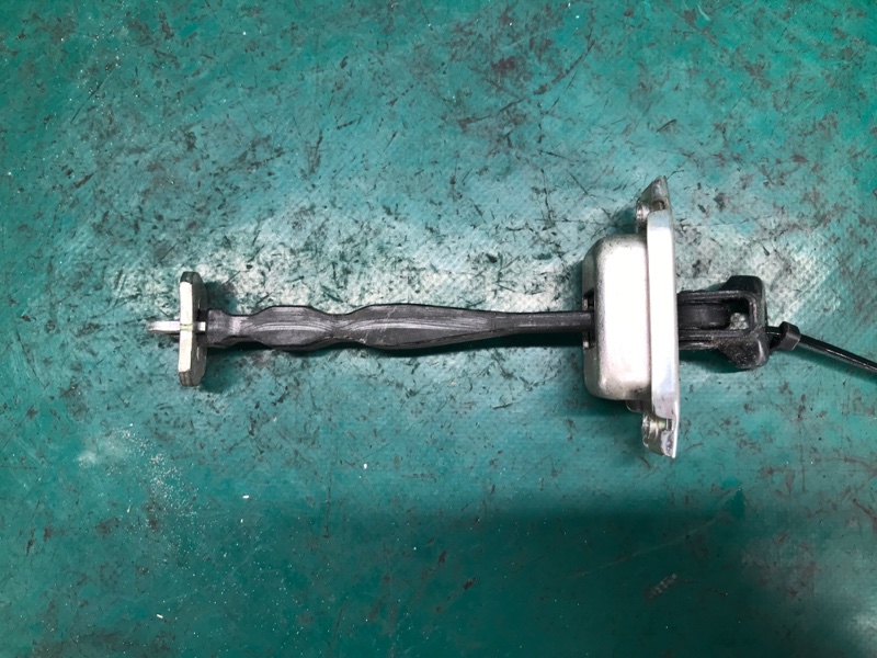 Ограничитель двери задний левый NISSAN SENTRA B17 12-21 Седан 1.8 MRA8DE Ограничитель двери задний левый NISSAN SENTRA B17 12-21 Седан 1.8 MRA8DE