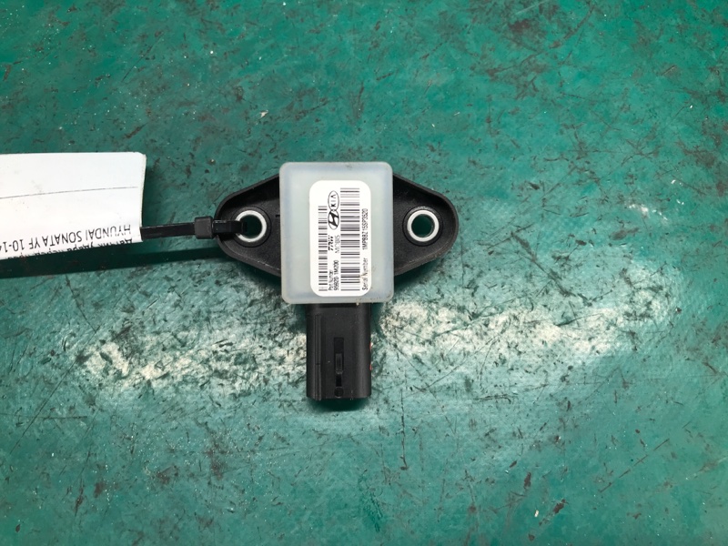 Запчасть датчик удара передний правый HYUNDAI SONATA YF 10-14 2011 Седан 2.4 95920-1M200 Б/У Датчик удара передний правый HYUNDAI SONATA YF 10-14 2011 Седан 2.4 95920-1M200 Б/У