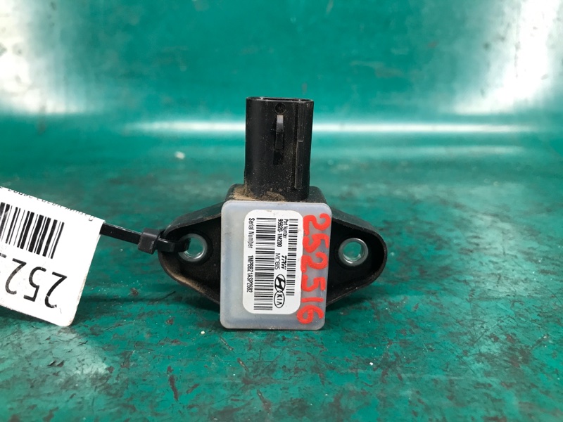 Запчасть датчик удара передний левый HYUNDAI SONATA YF 10-14 2011 Седан 2.4 95920-1M200 Б/У Датчик удара передний левый HYUNDAI SONATA YF 10-14 2011 Седан 2.4 95920-1M200 Б/У