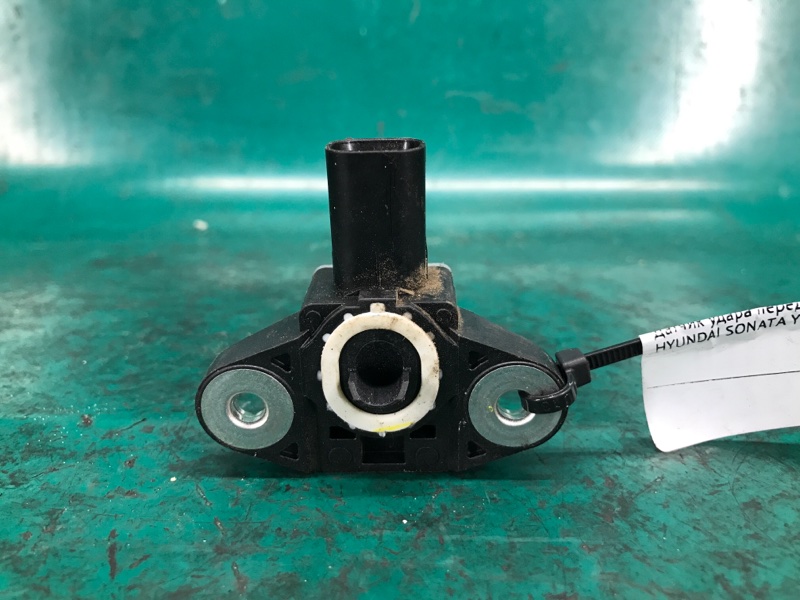 Датчик удара передний левый HYUNDAI SONATA YF 10-14 Седан 2.4 Датчик удара передний левый HYUNDAI SONATA YF 10-14 Седан 2.4
