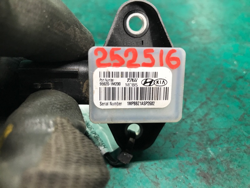 Датчик удара передний левый SONATA YF 10-14 2011 Седан 2.4 Датчик удара передний левый SONATA YF 10-14 2011 Седан 2.4