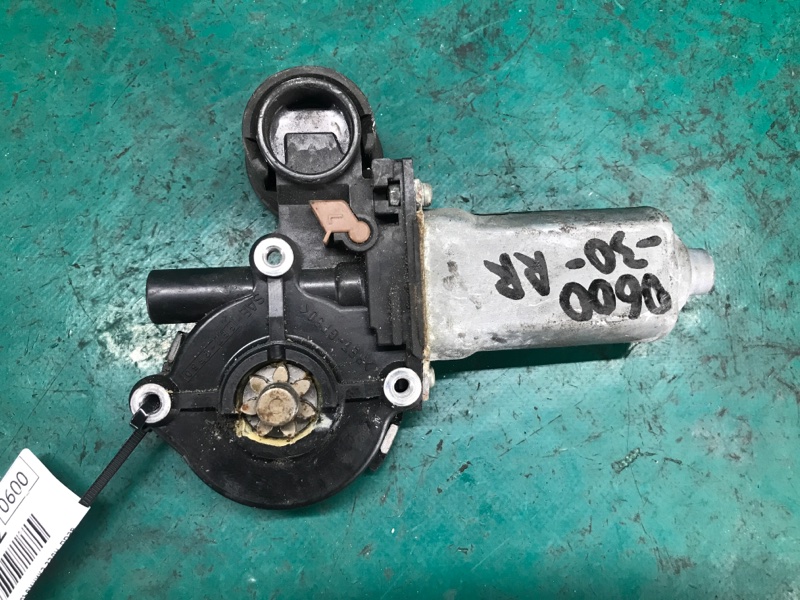 Моторчик стеклоподъемника задний правый CAMRY 30 02-06 2005 Седан 2.4 2AZFE