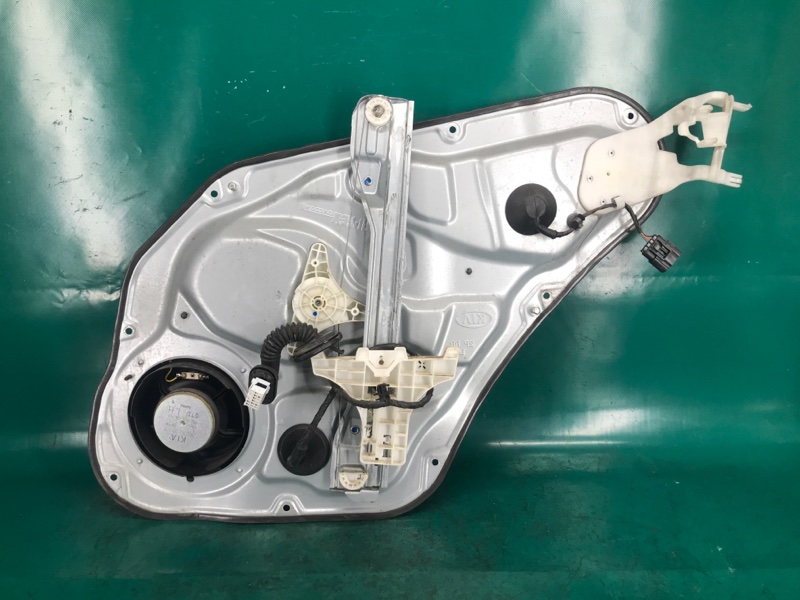 Стеклоподъемник задний левый SORENTO XM 09-14 2010 Внедорожник 2.4 G4KE Стеклоподъемник задний левый SORENTO XM 09-14 2010 Внедорожник 2.4 G4KE