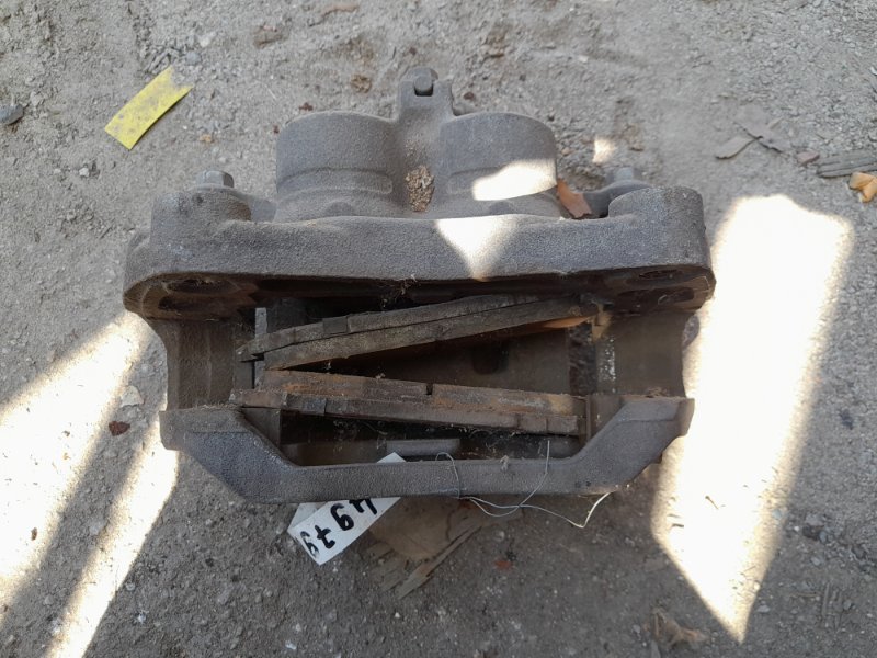 Суппорт тормозной передний правый M35/M45 04-10