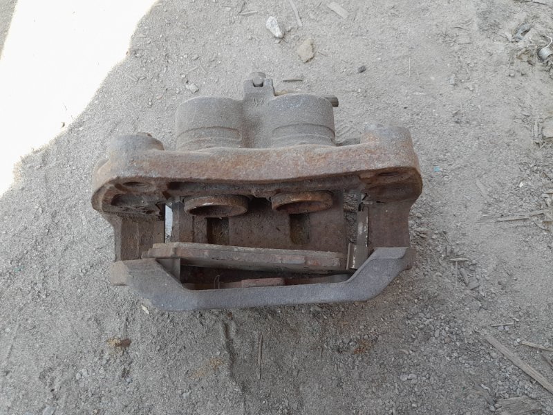 Суппорт тормозной передний правый M35/M45 04-10