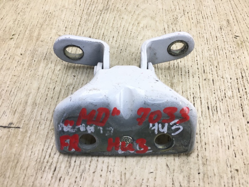 Петля двери нижняя передняя правая HYUNDAI ELANTRA MD 10-15 2013 MD 1.8 G4NB 79420-3K000 Б/У