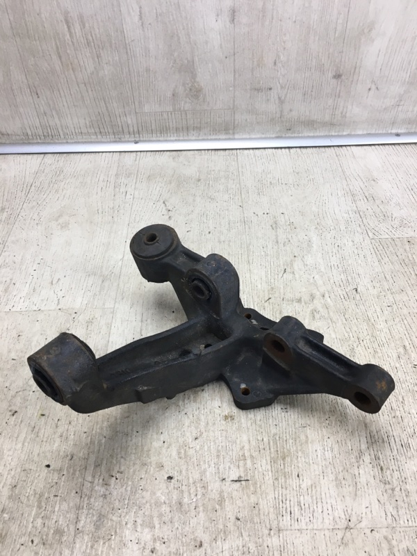 Цапфа задняя правая TOYOTA CAMRY 40 06-11