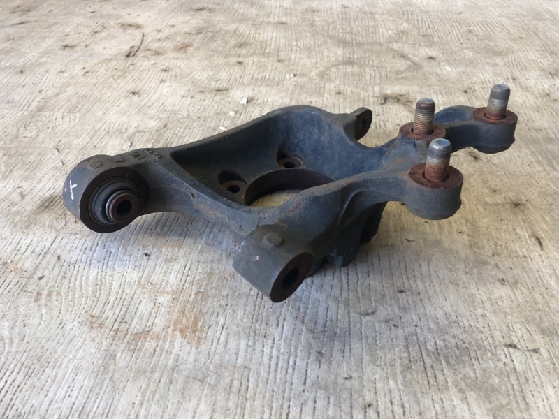 Цапфа задняя левая SORENTO UM 14- 2015 UM 2.4 G4KJ