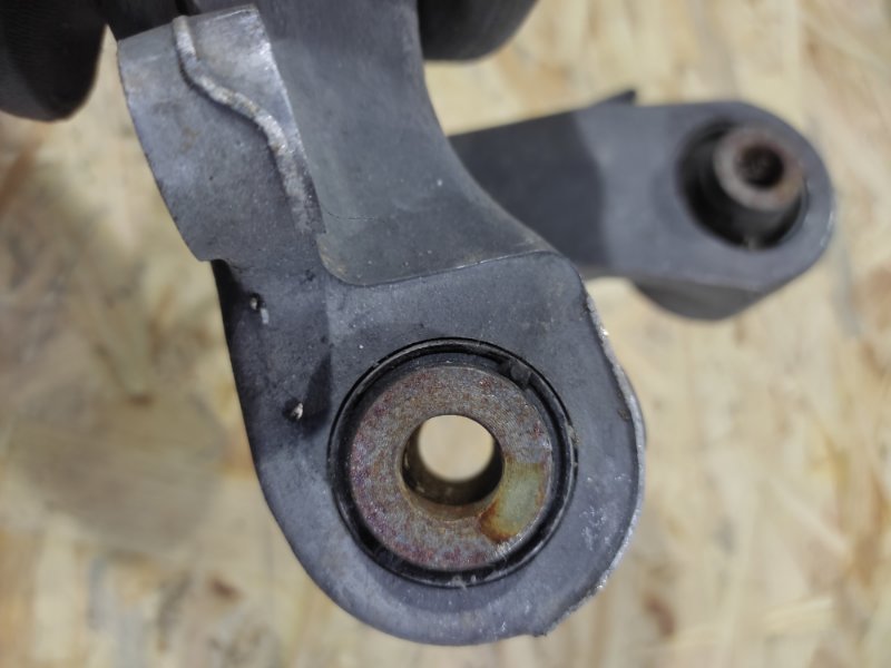 Цапфа задняя левая ALTIMA L33 12-18 2018 L33 2.5