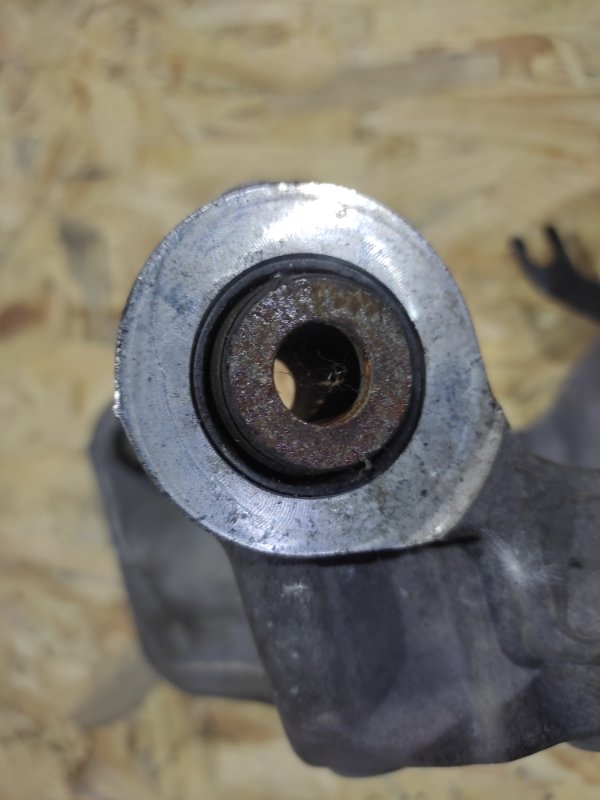 Цапфа задняя левая ALTIMA L33 12-18 2018 L33 2.5