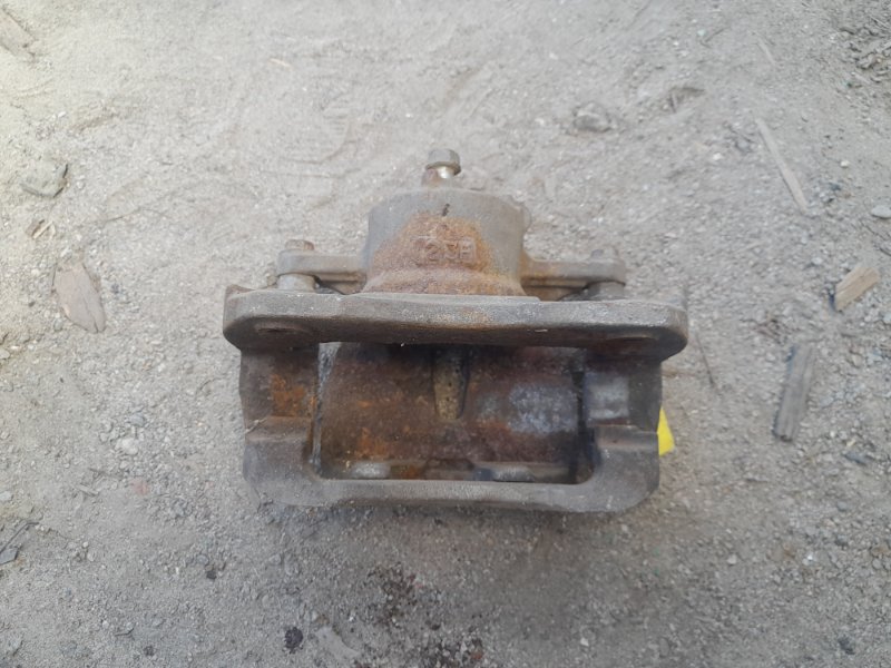 Суппорт тормозной передний правый RAV4 05-12