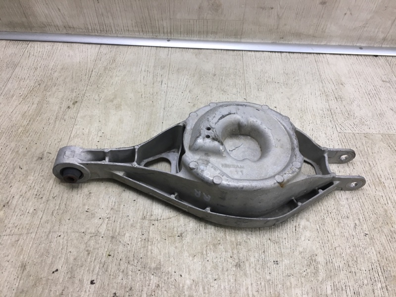 Рычаг задней подвески поперечный нижний задний правый INFINITI G25/G35/G37/Q40 06-14 551B0-JK010 Б/У