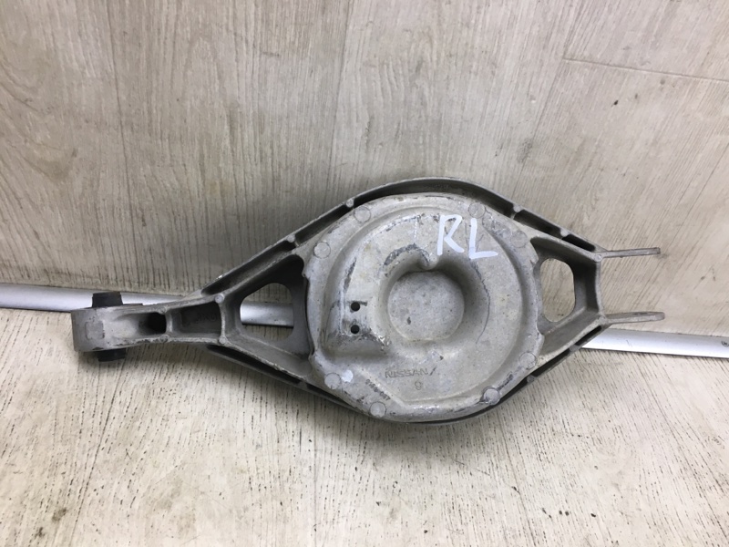 Рычаг задней подвески поперечный нижний задний правый G25/G35/G37/Q40 06-14