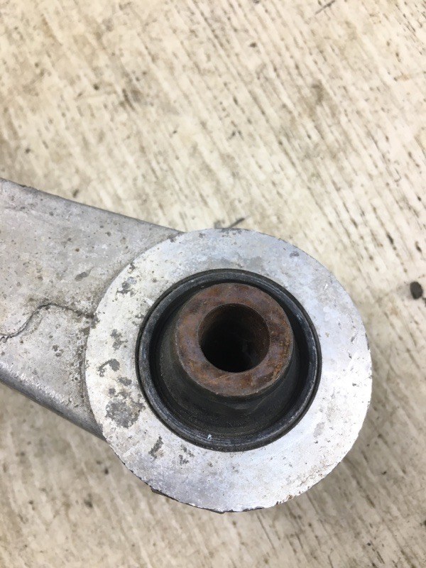 Рычаг задней подвески поперечный нижний задний правый INFINITI G25/G35/G37/Q40 06-14