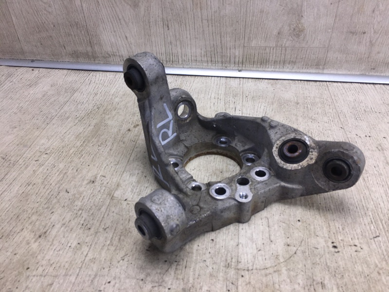 Цапфа задняя левая INFINITI M35/M45 04-10