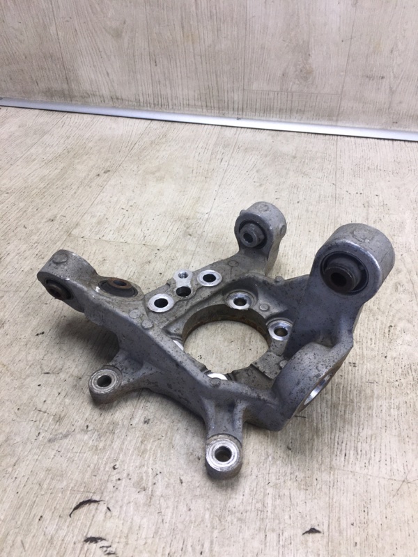 Цапфа задняя левая M35/M45 04-10