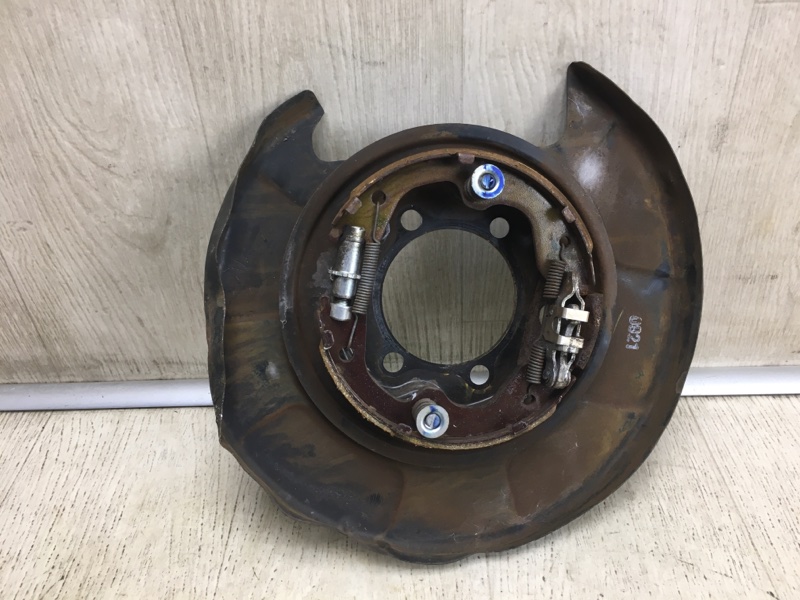 Тормозной механизм задний правый INFINITI M35/M45 04-10 44000-EG06B Б/У