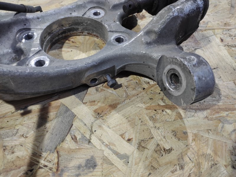 Кулак поворотный передний правый LS600HL 06-17 2008 Седан 5.0 Кулак поворотный передний правый LS600HL 06-17 2008 Седан 5.0