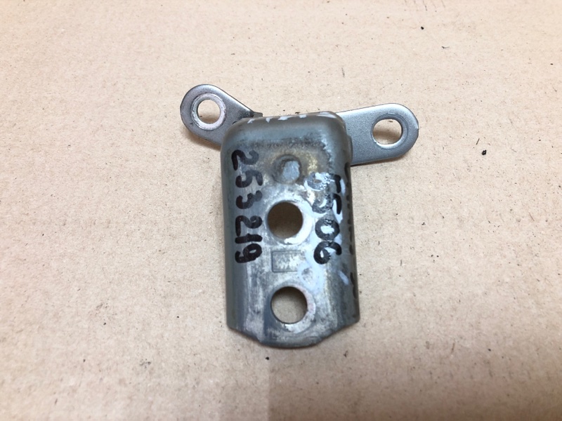 Петля двери нижняя задняя левая TOYOTA CAMRY 30 02-06 2005 ACV30 2.4 2AZFE 68780-AA020 Б/У