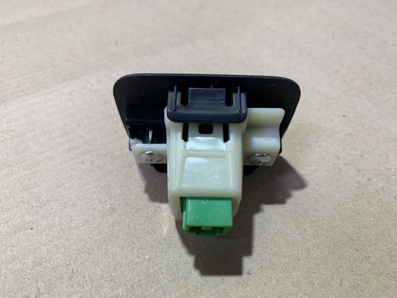 Кнопка закрывания крышки багажника PATHFINDER R52 12-21 2020 R52 3.5