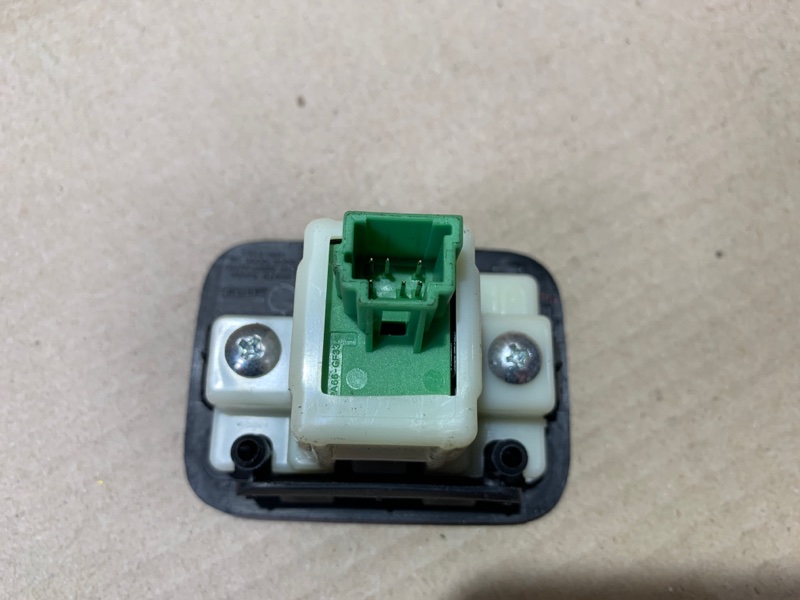 Кнопка закрывания крышки багажника PATHFINDER R52 12-21 2020 R52 3.5