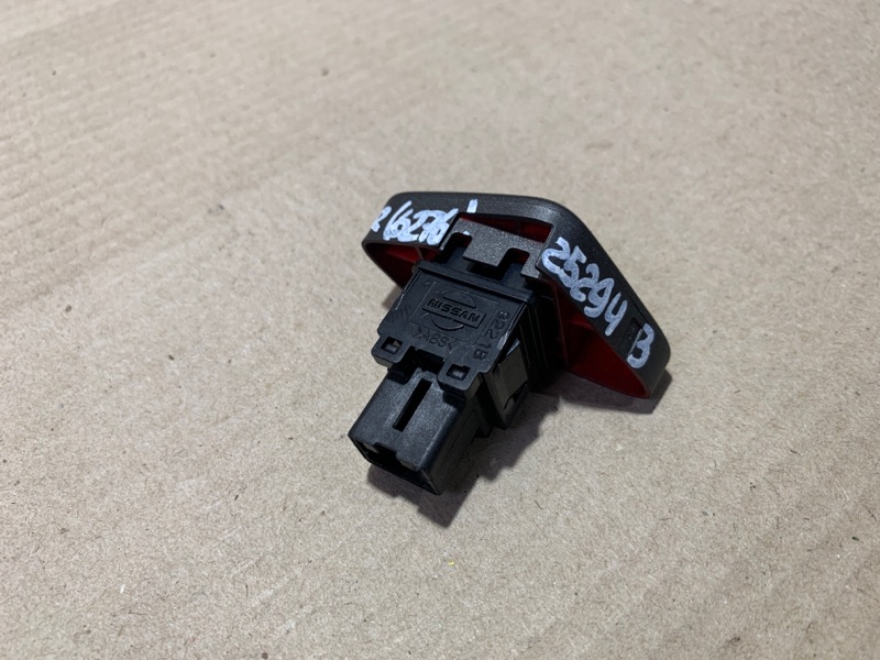 Кнопка аварийной сигнализации PATHFINDER R52 12-21 2020 R52 3.5