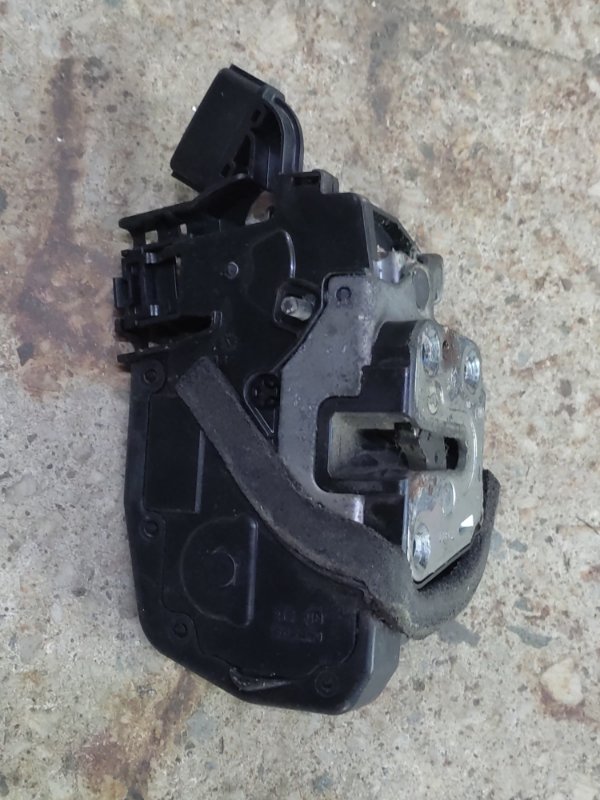 Замок двери задний левый G25/G35/G37/Q40 06-14