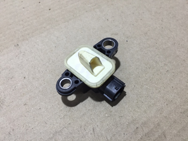 Датчик удара передний правый PATHFINDER R52 12-21 2020 R52 3.5