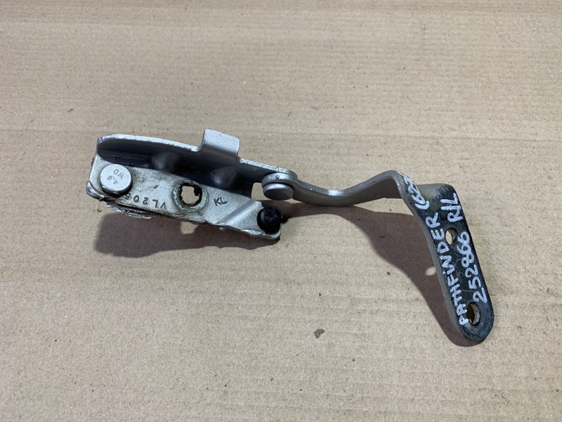 Петля крышки багажника левая NISSAN PATHFINDER R52 12-21 2020 R52 3.5 90401-3KA0A Б/У