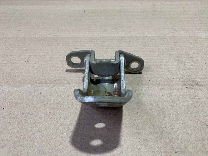 Петля двери верхняя передняя правая PATHFINDER R52 12-21 2020 R52 3.5