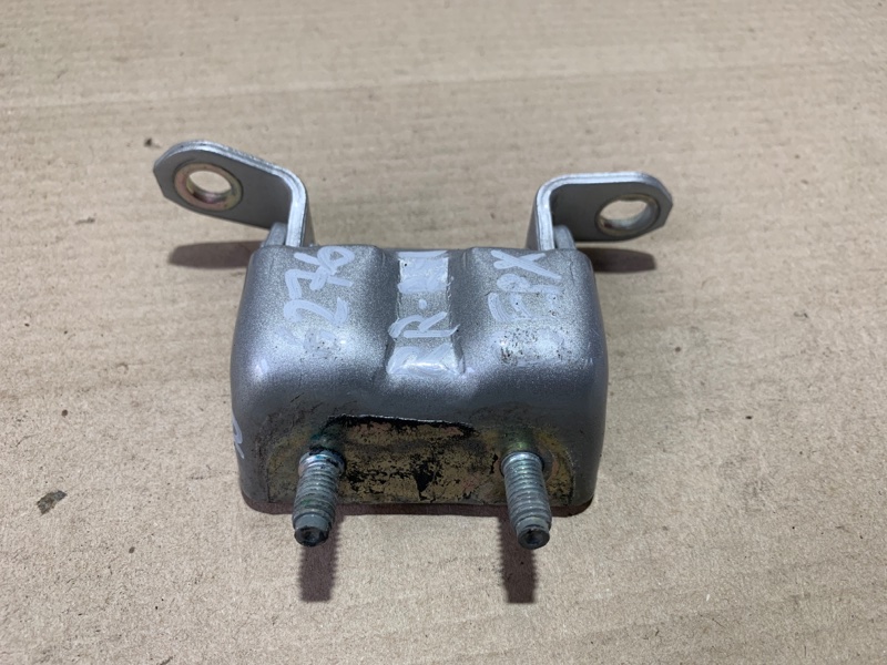 Петля двери верхняя задняя правая NISSAN PATHFINDER R52 12-21 2020 R52 3.5 82400-9AM0A Б/У