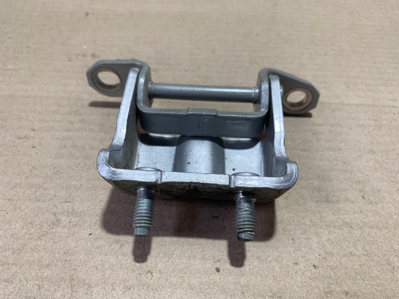 Петля двери верхняя задняя правая PATHFINDER R52 12-21 2020 R52 3.5