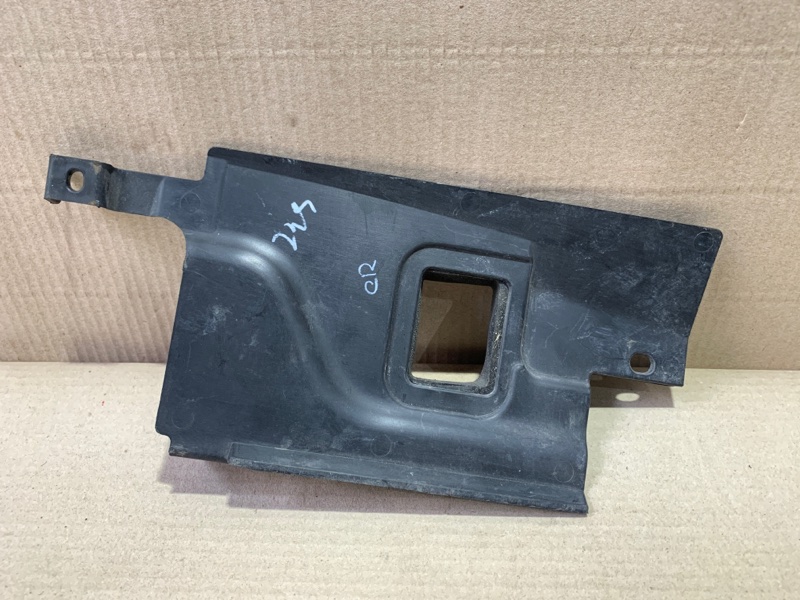 Дефлектор радиатора PATHFINDER R52 12-21 2020 R52 3.5