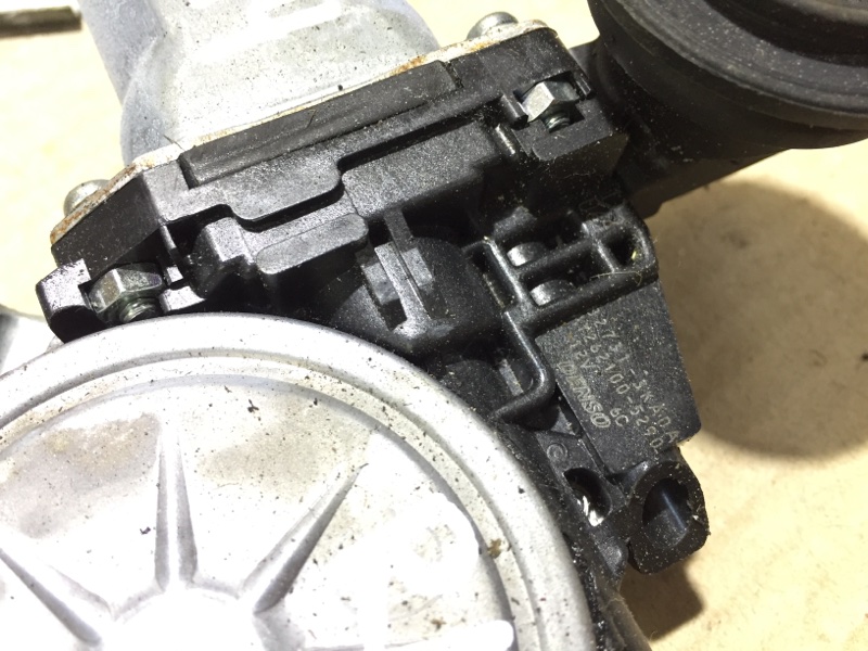 Стеклоподъемник задний левый PATHFINDER R52 12-21 2020 R52 3.5