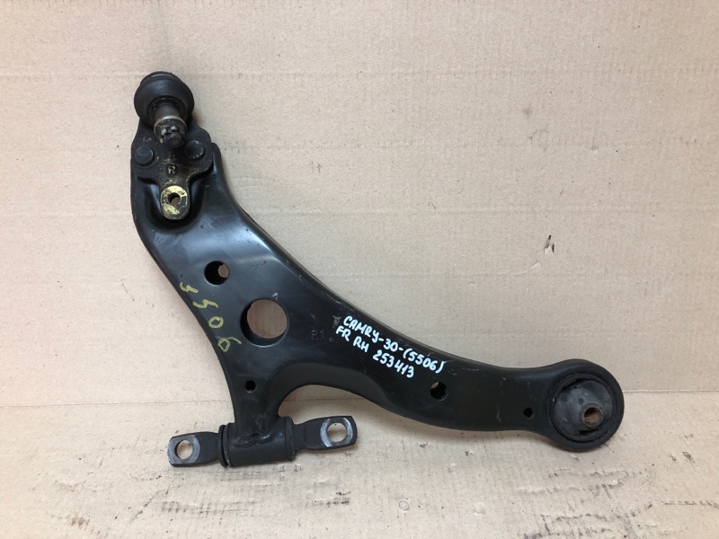 Запчасть рычаг передней подвески нижний правый TOYOTA CAMRY 30 02-06 2005 ACV30 2.4 2AZFE 48068-06070 Б/У Рычаг передней подвески нижний правый TOYOTA CAMRY 30 02-06 2005 ACV30 2.4 2AZFE 48068-06070 Б/У