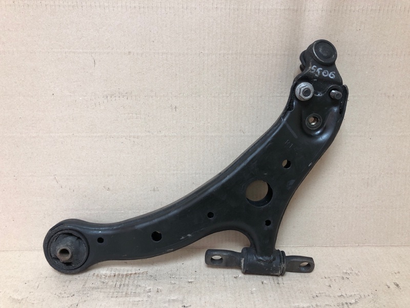 Рычаг передней подвески нижний правый CAMRY 30 02-06 2005 ACV30 2.4 2AZFE Рычаг передней подвески нижний правый CAMRY 30 02-06 2005 ACV30 2.4 2AZFE