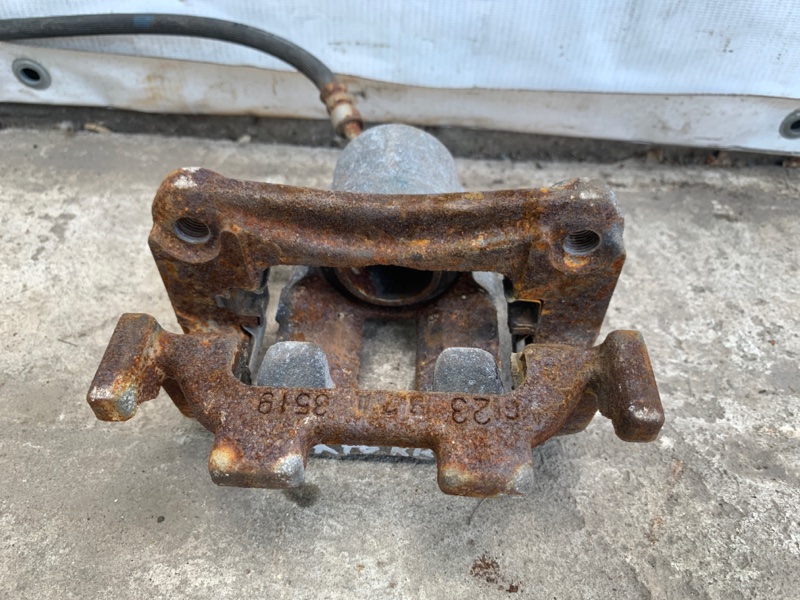 Суппорт тормозной задний правый PATHFINDER R52 12-21 2020 R52 3.5 Суппорт тормозной задний правый PATHFINDER R52 12-21 2020 R52 3.5