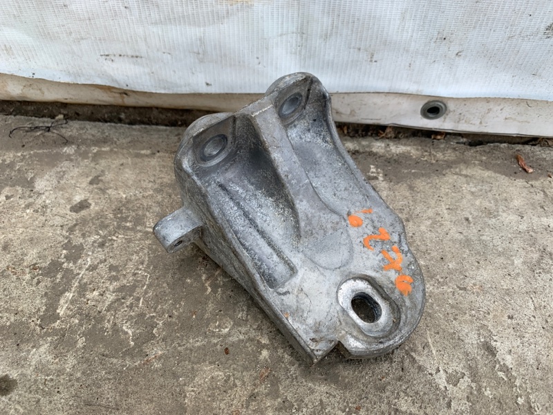 Кронштейн опоры двигателя передний NISSAN PATHFINDER R52 12-21 R52 3.5