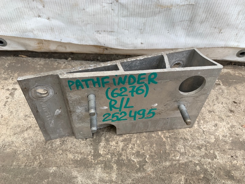 Кронштейн усилителя заднего бампера левый PATHFINDER R52 12-21 2020 R52 3.5